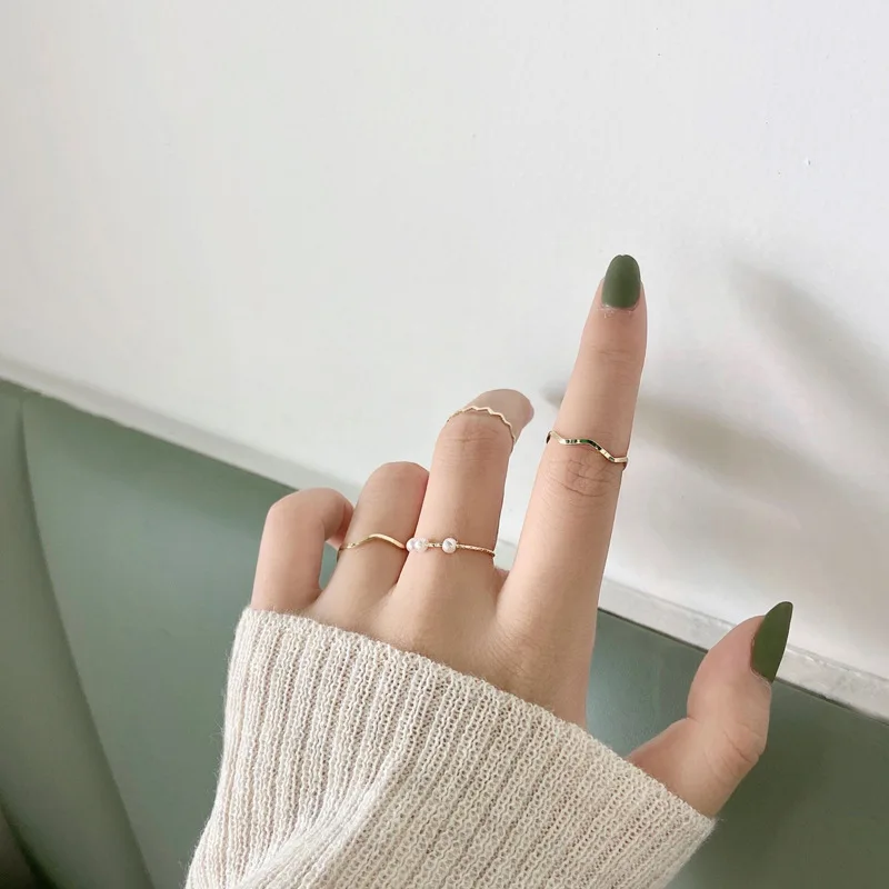 Кольцо женское волнистое комплект из 5 предметов без регулировки с красной