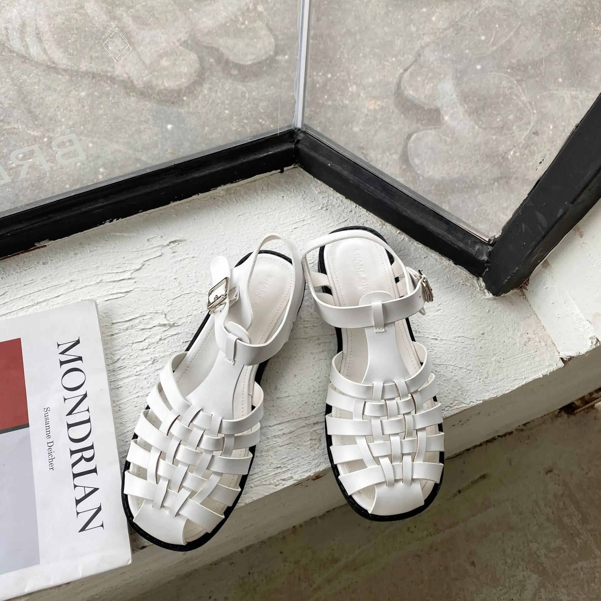 

2021 Summer Luxury Sandals Female Shoe Breathable Fashion Girls New Gladiator Flat Comfort Closed Beige Retro Fabric Rome Casual