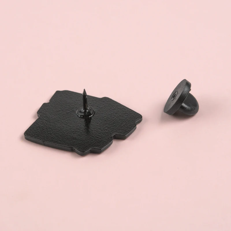 Забавные меме Покер Баннер эмаль Pin Hearts.Q / K Король Королева пара Броши Эмаль