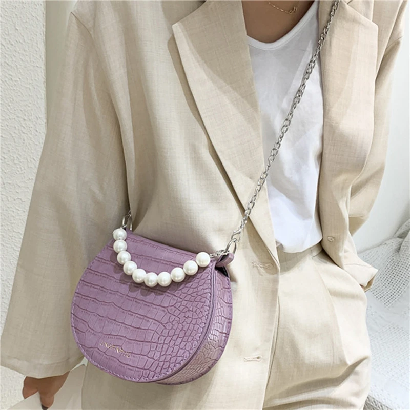 

2021 Ladies New Pearl Chain Shoulder Bag Female Simple Small Cosmetic Bag Women New Trend Fashion Small Round Bag