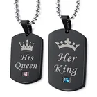 Его Queen ее король гравировкой надписи Dog Tag подвески для влюбленной пары, для семьи; Комплект из 2 предметов, для мужчин и женщин ожерелье набор (A)