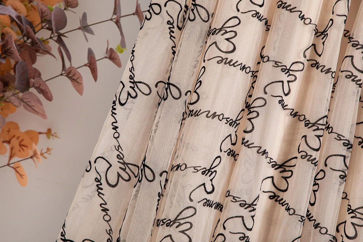 

Casual Half-length Skirt Autumn Flocking Letter Net Yarn A-line Skirt New Fashion Large Elastic Waist Casual Yarn Skirt Women