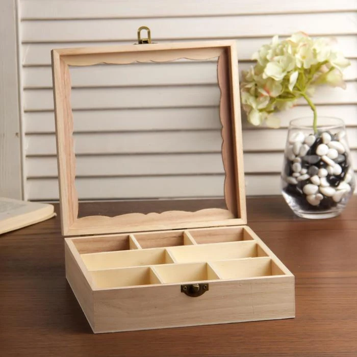 Шкатулка для мелочей со стеклянной вставкой росписи