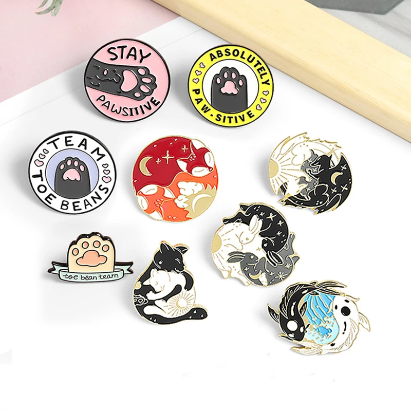 Эмалированная булавка в виде кошачьей лапы, клубный значок Инь-Янь, черный, белый, летающий дракон, кролик, кошка, рыба, лиса, значок, броши для котят, лацкан, животное, ювелирное изделие, подарок