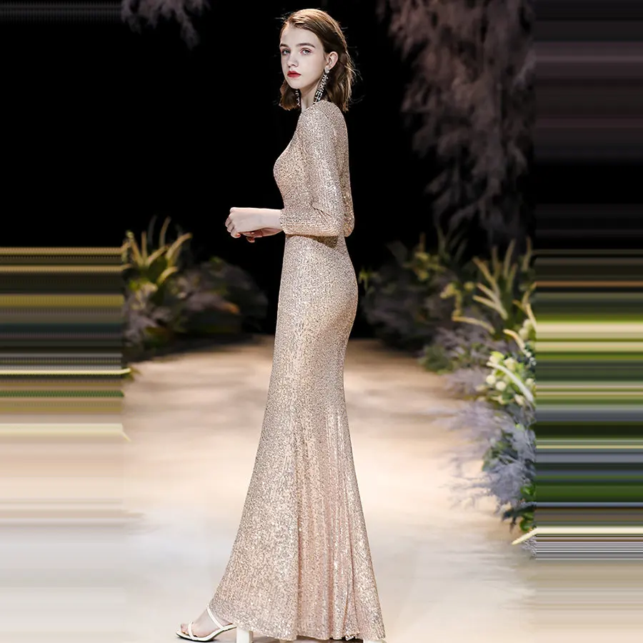 Женское длинное вечернее платье русалка золотистое с V образным вырезом и