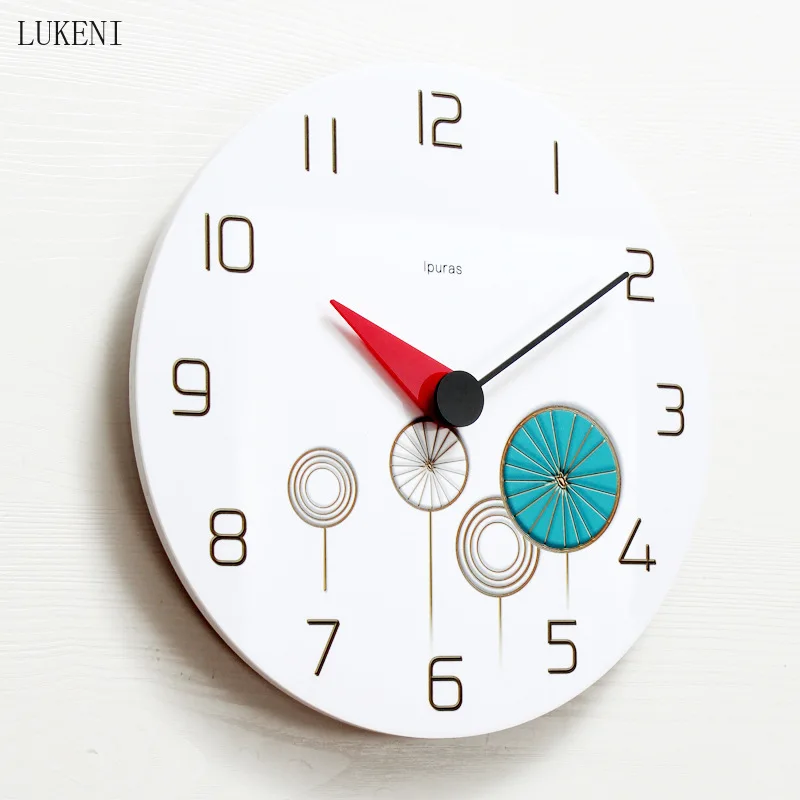 Простые маленькие ветряные мельницы окрашенные настенные часы для