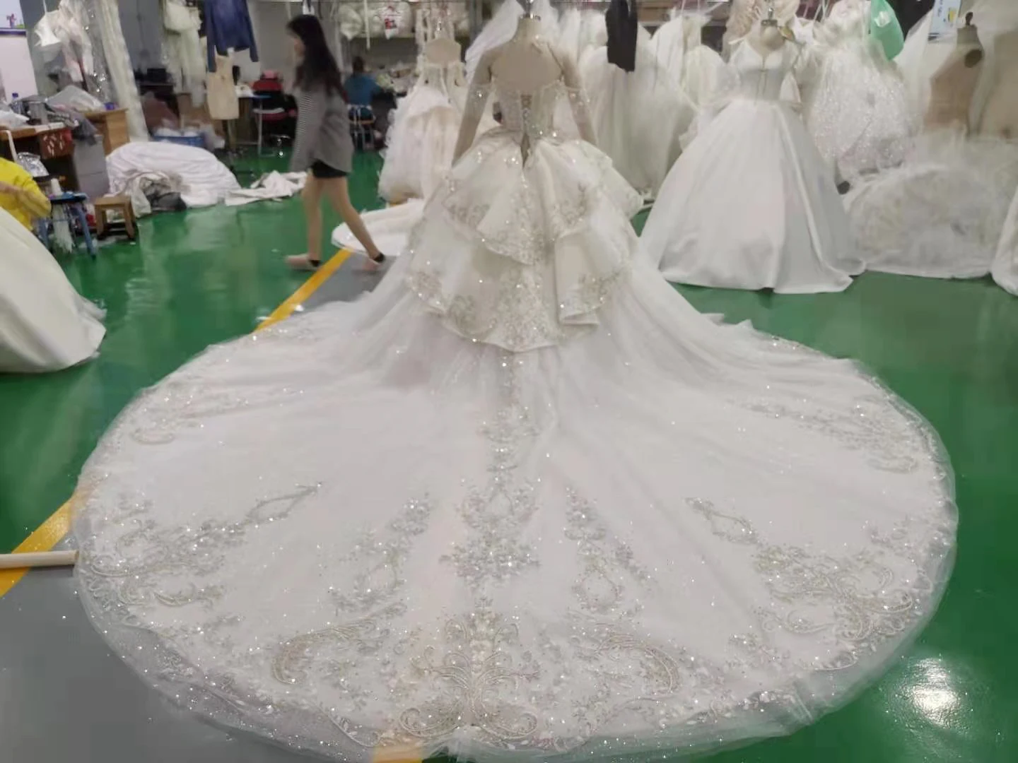 

100% Real photo Luxury Beading Princess Wedding Dress With Necklace Sweetheart Lace Long Train Ball Gown Custom Vestido De Noiva