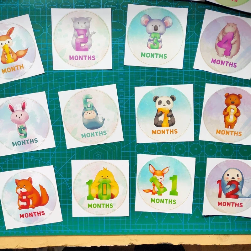 

12 Pcs/Set Baby Pregnant Monthly Stickers Cartoon Animal Memory Recording Milestone Sticker Newborn Growth Photo Props C5AF