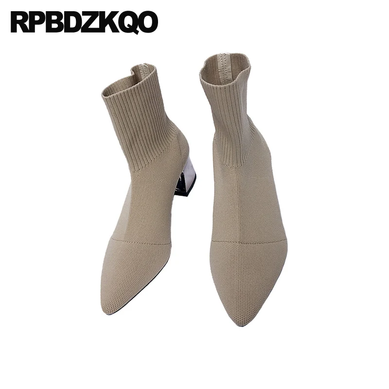 Недорогие модные осенние женские ботильоны на массивном каблуке сезон 2021