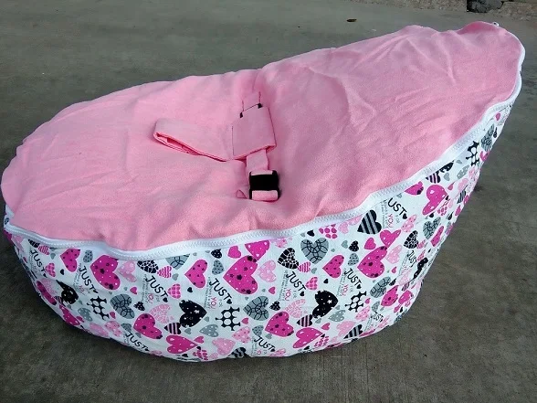 Детский диван кровать с розовым сердечком и принтом детский спальный