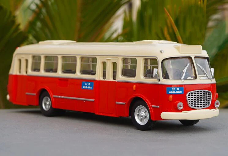 

Special Offer 1:43 Classical 706 Bus 32-way model Alloy Collection Model Beijing