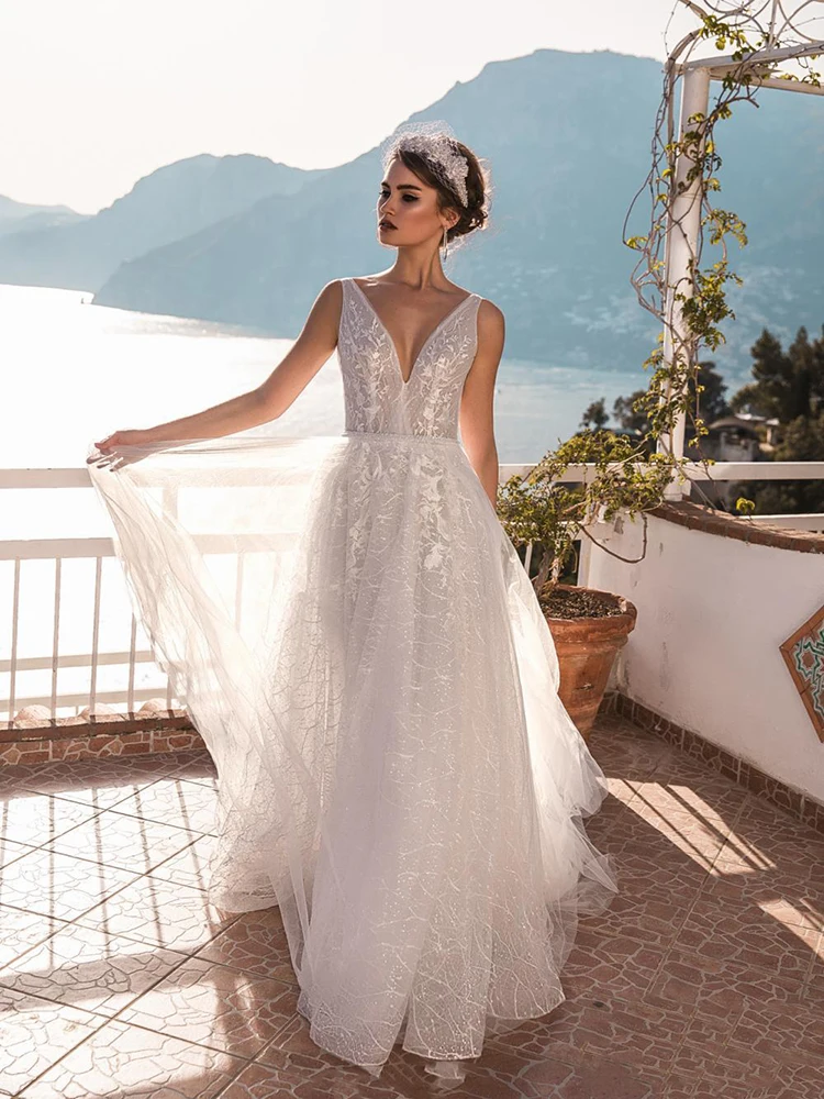 

MNGRL Simple Retro V-neck Sleeveless White Lace Bridal Dresses Sequins 3D Flower Backless Plus Size Wedding Gown