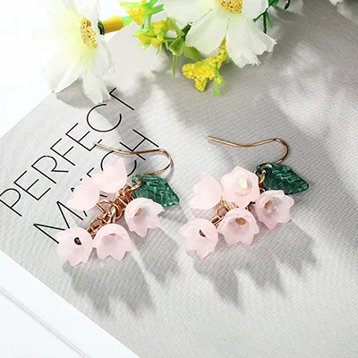 Астетика художественные серьги маленькие чистые и свежие милые цветы для