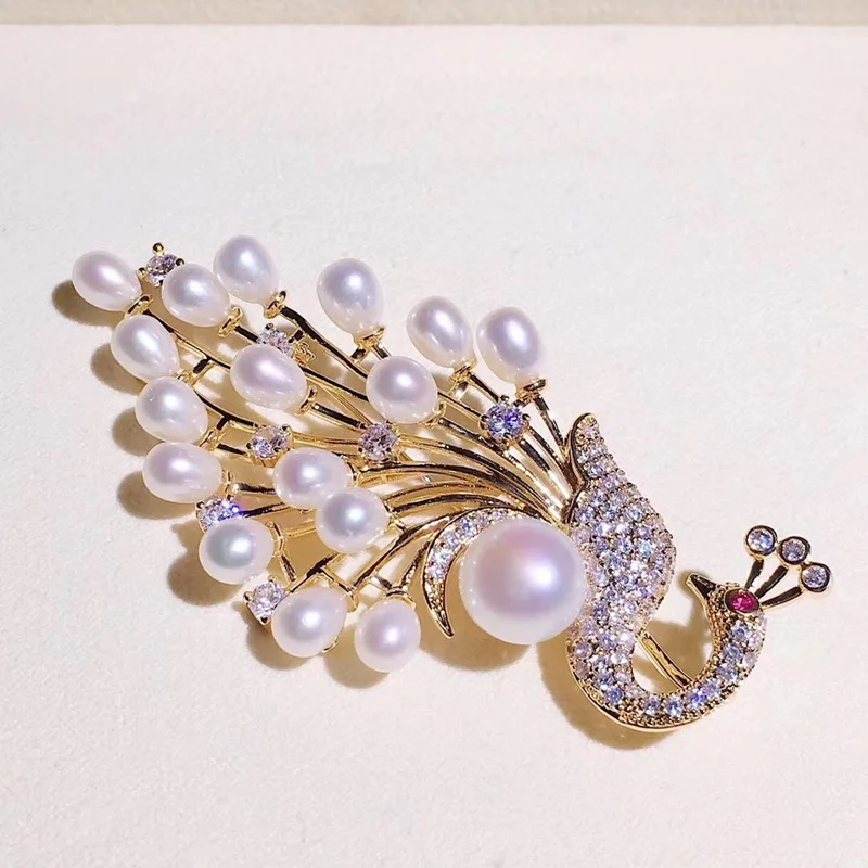 Брошь из натурального пресноводного жемчуга с инкрустацией розового золота 585