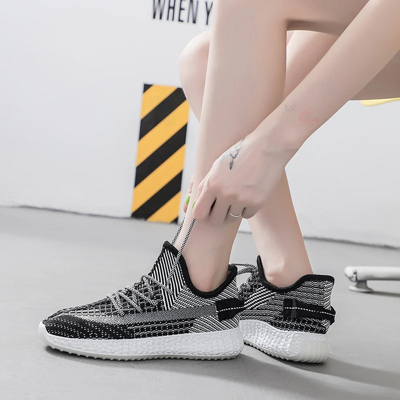Женские уличные кроссовки на платформе удобная однотонная повседневная обувь