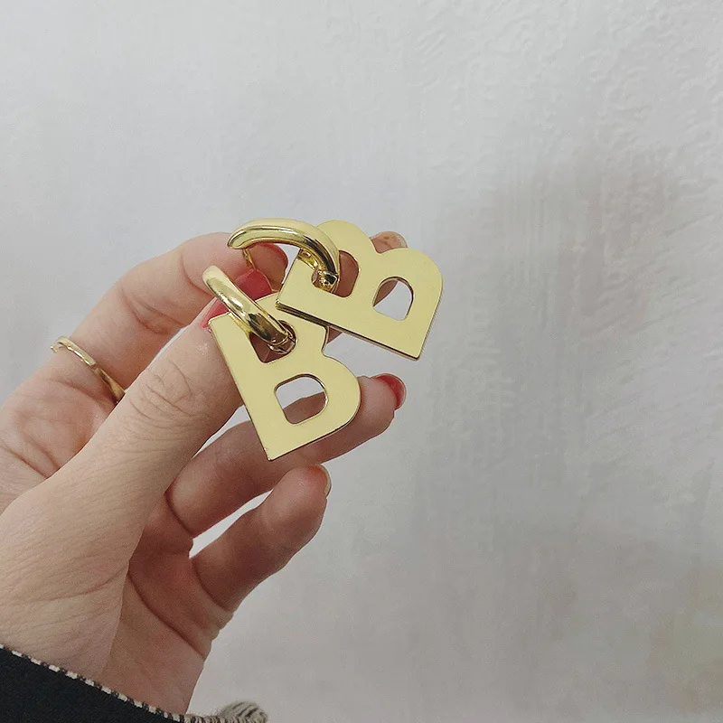 

Роскошные висячие серьги в-буквы из титановой стали двойное использование винтажные золотые серьги-кольца в стиле панк для женщин брендовы...