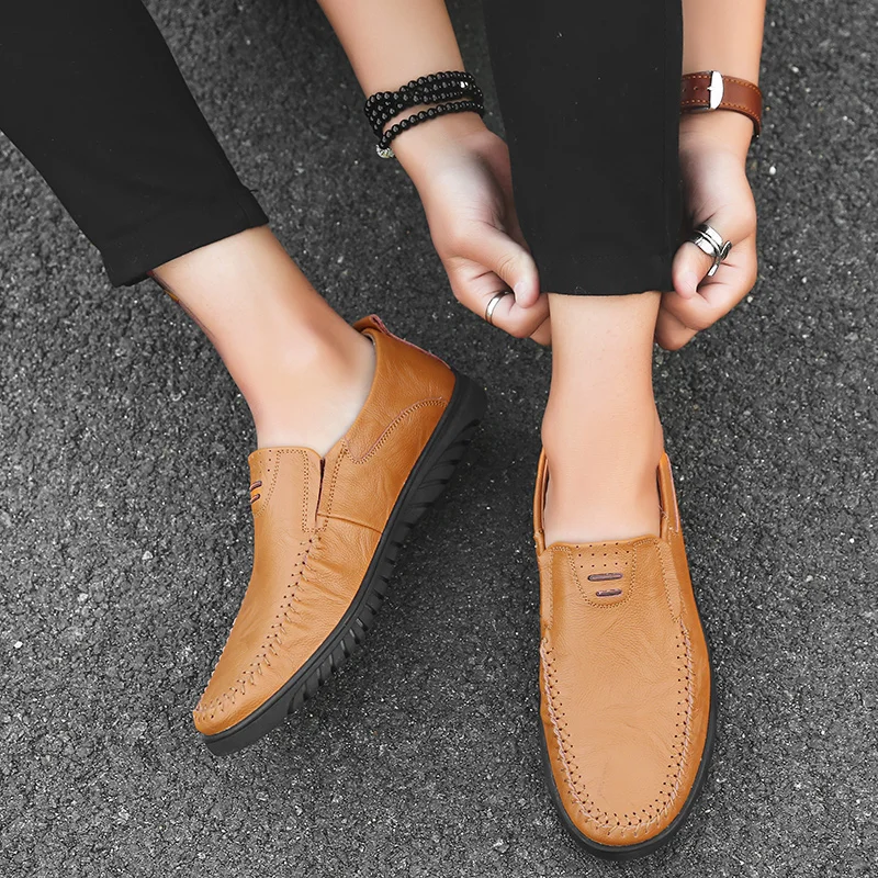 

Men's Loafers Flat Casual Shoes Men outdoor Breathable Slip-On Flats Soft Leather Driving Shoes breathable Moccasins men
