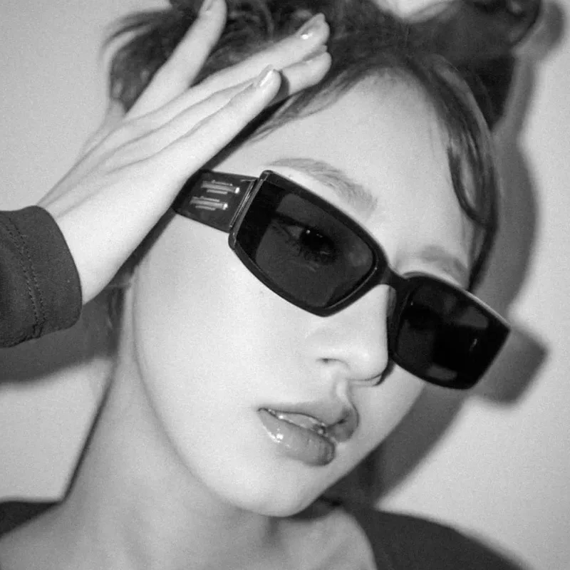 

Солнцезащитные очки оверсайз для мужчин и женщин UV-400, классические винтажные Роскошные солнечные аксессуары в квадратной оправе, чёрные, в ...