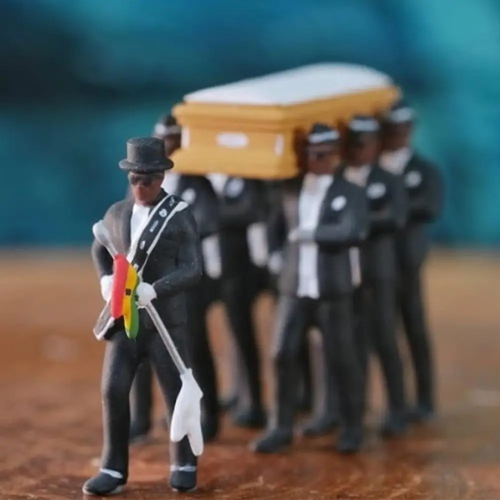

1/20 Ghana Funeral Coffin Dancing Pallbearer Team Model 10cm Blacks Carry The Coffin PVC Action Figure Car Decor