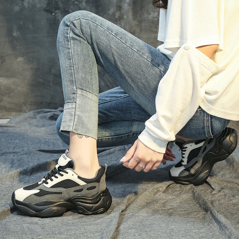 Модные кроссовки для женщин обувь из вулканизированной кожи смешанные цвета