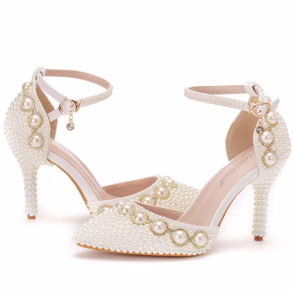 Женские свадебные туфли на высоком каблуке украшенные кристаллами и жемчугом