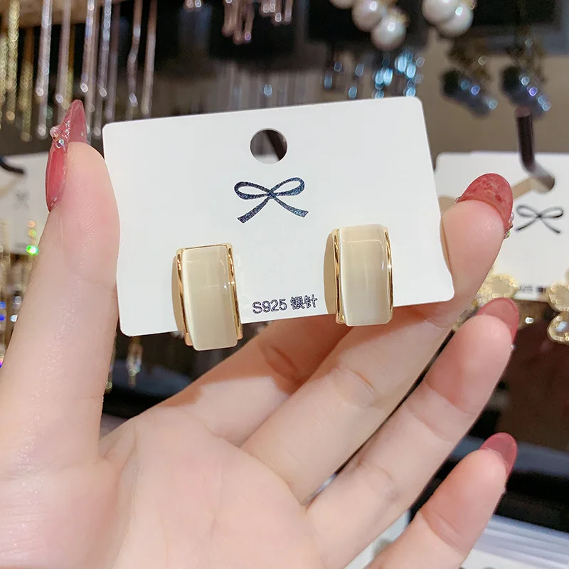 

Французские изогнутые кошачий глаз, дизайнерские серьги, корейский нишевый дизайн, серьги, характерные серьги