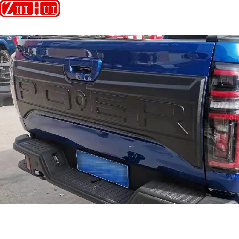 Рисунок 3 - Накладка на заднюю дверь багажника автомобиля