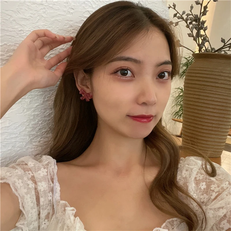 

Gentle and sweet bow stud temperament INS wind ear clip without ear hole