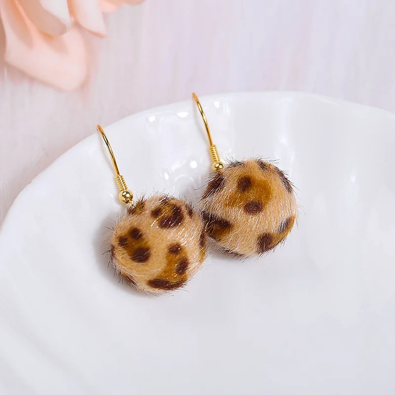 Fashion Short Drop Earrings for Women Girl Leopard Simple Hair Ball Models Dangle Earring Party Charm Jewelry Gifts Brincos - Окраска металла: LeopardBrown