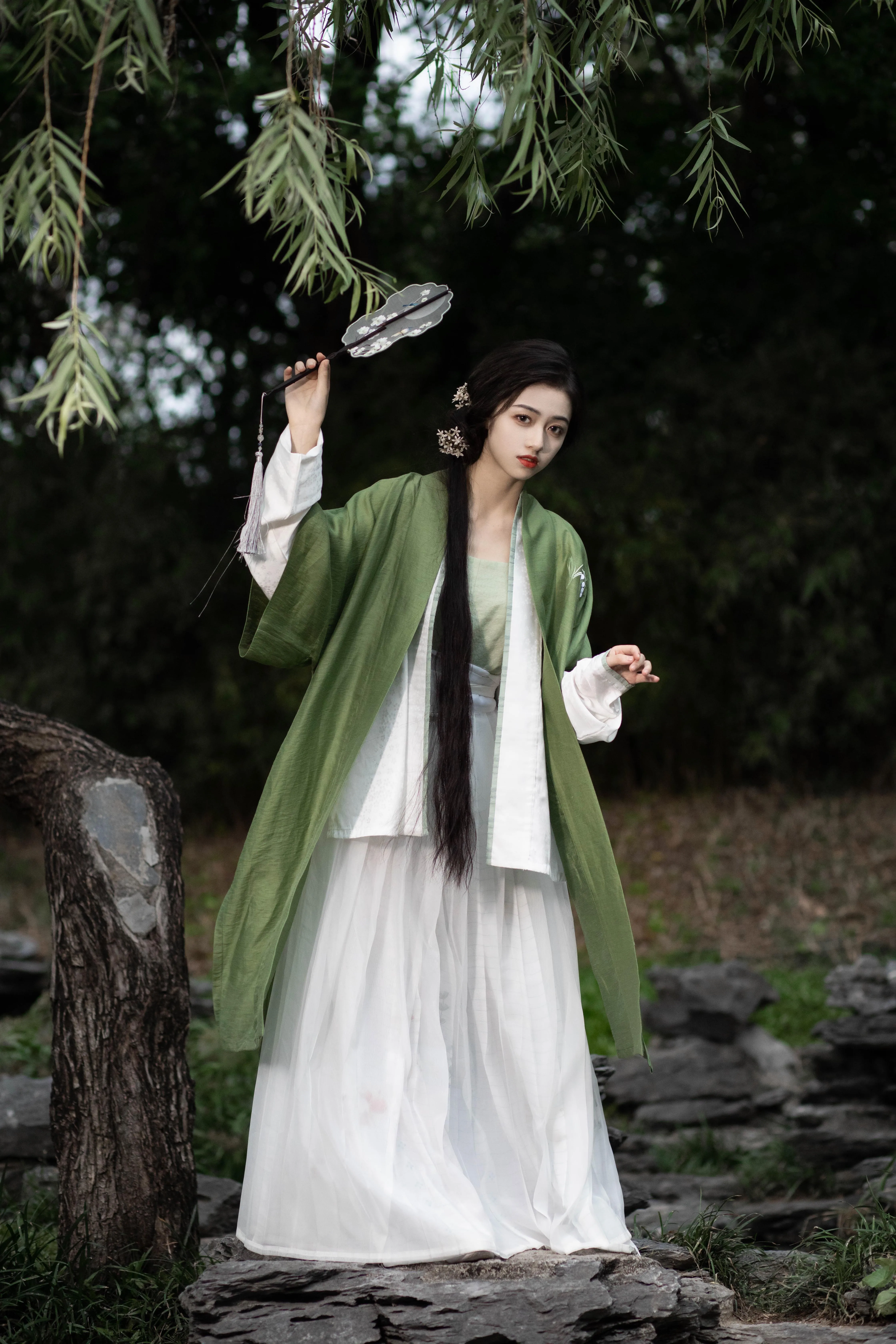 

Натуральное зеленое платье hanfu из песни «Лилии долины» с длинным рукавом, двубортное белое платье с вырезом