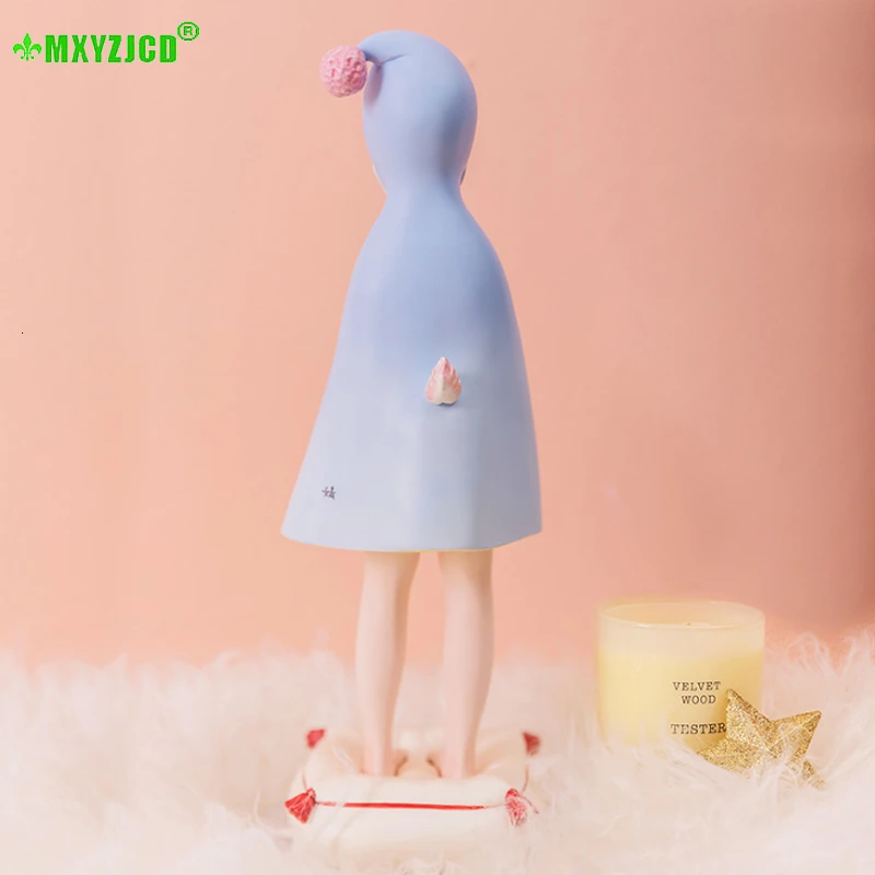 Украшения из смолы в виде девушек съедают сахар окрашенные раньше подарки для