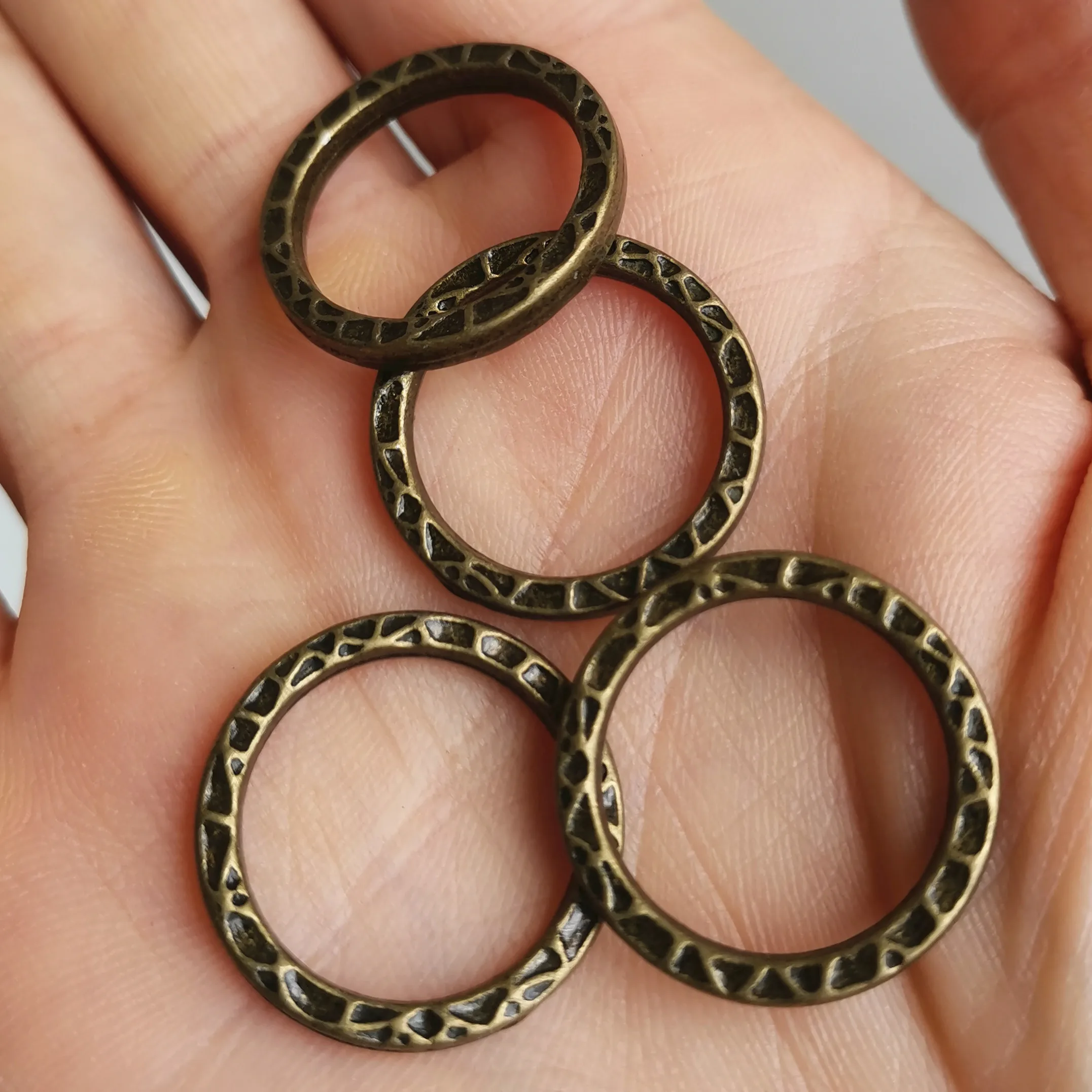 

5Pcs/Pack Double Sizes Antique Bronze Plated Zinc Alloy Circle Charm Jewelry Accessory For DIY Handmade Craft 22mm s1002
