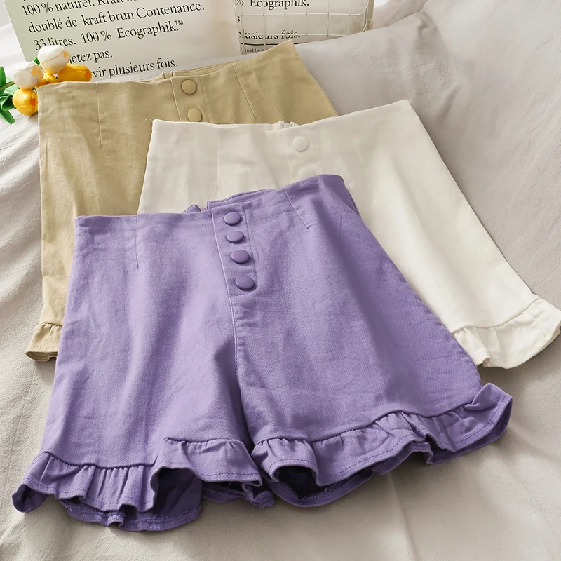 Женские шорты с пуговицами спереди фиолетовые оборками и завышенной талией