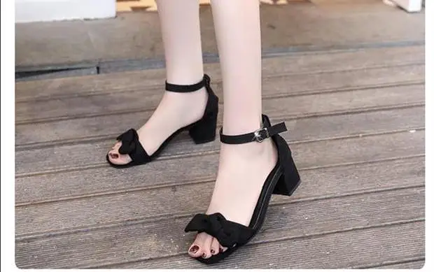 Тонкие туфли на толстом каблуке коллекция 2020 года сезон весна лето Новинка