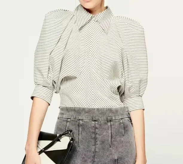 

2021SS Woman Striped Blouse Shirt Collar Puff Shoulder Zipper Back Half Length Sleeved Fashion Tops