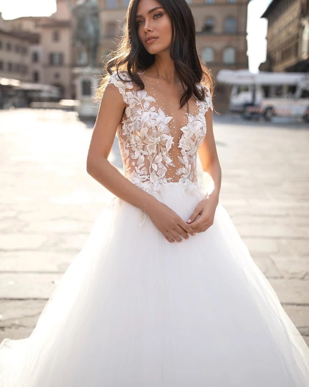 Vivian's Bridal Бисероплетение 3d цветок свадебное платье с жемчугом Сексуальная Иллюзия О-образным вырезом с коротким рукавом пушистый слой тюль Бохо свадебное платье