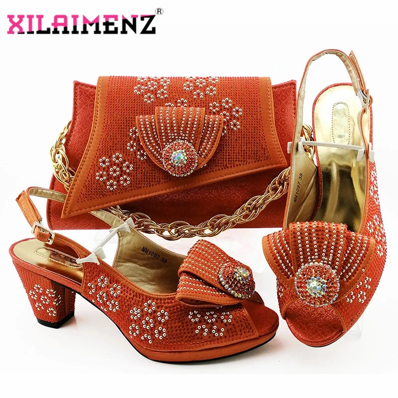 Новинка модные итальянские женские босоножки и сумочка черного цвета комплект