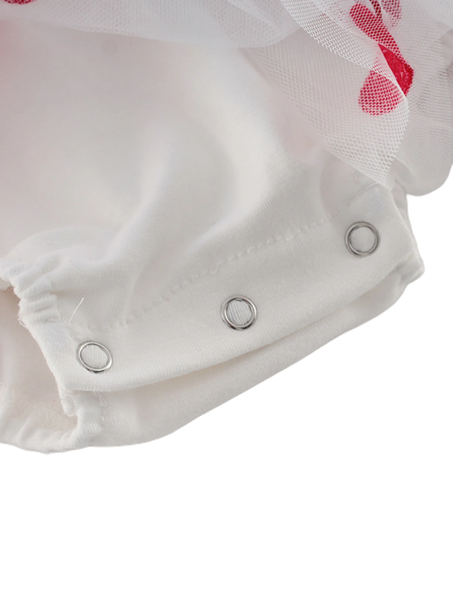 

Baby Girls Fashion Long-sleeved Jumpsuits Fresh Heart Mesh Yarn Skirt Stitching Triangle Romper