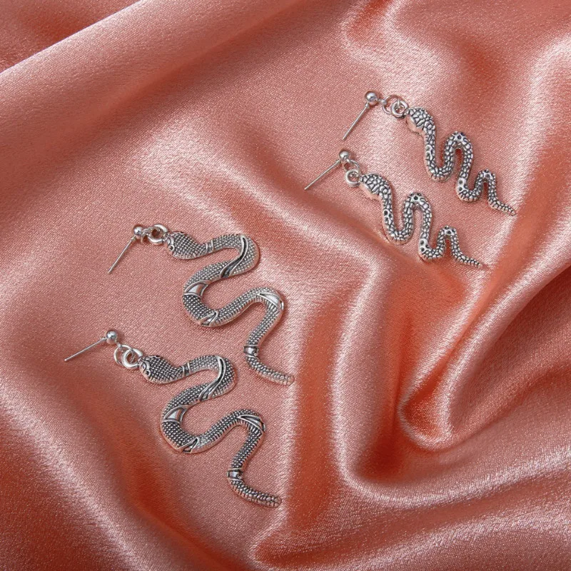 

2021 Korean Jewelry Exaggerated Snake-shaped Personality Retro Metal Long Section Earrings Party Accessories for Women