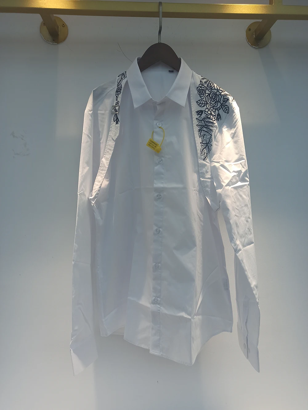 Мужская однобортная рубашка IEFB белая с длинными рукавами и вышивкой из ленты