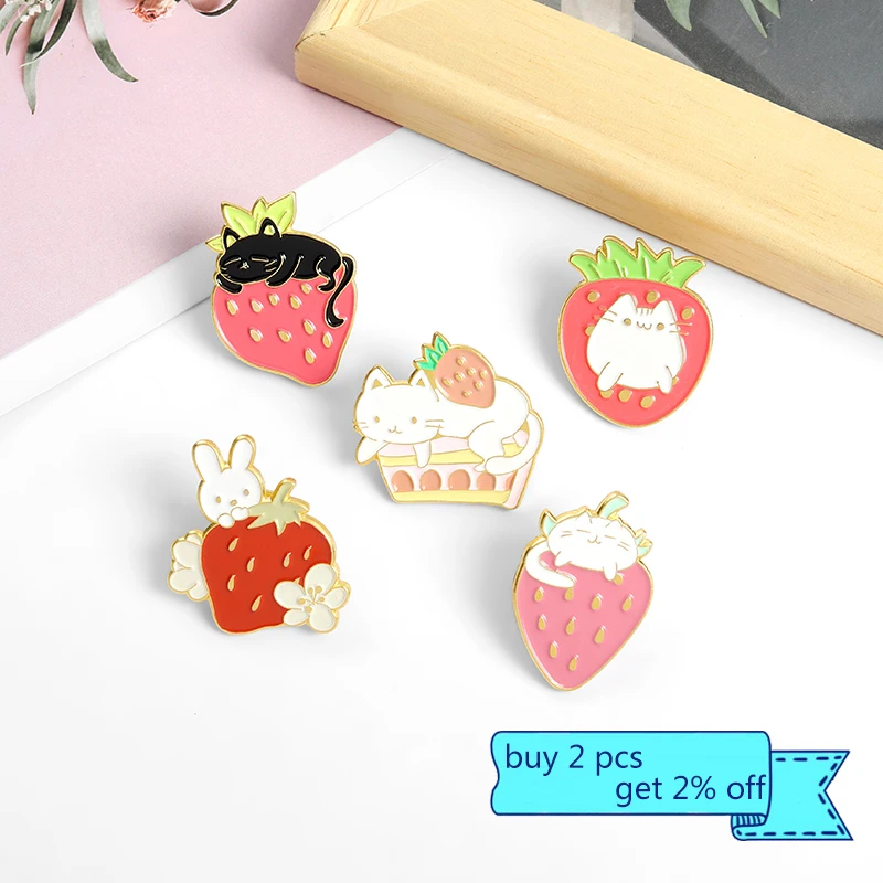 Эмалированная заколка в виде милого фрукта торта клубники сада под заказ кошка