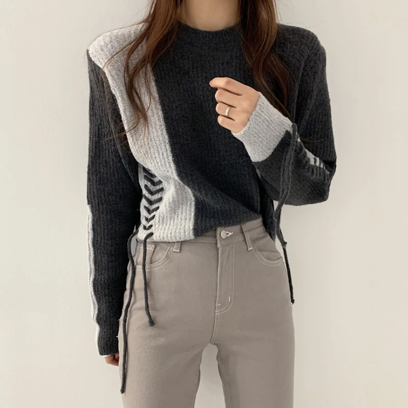 Женский трикотажный свитер в полоску с круглым вырезом и длинным рукавом |