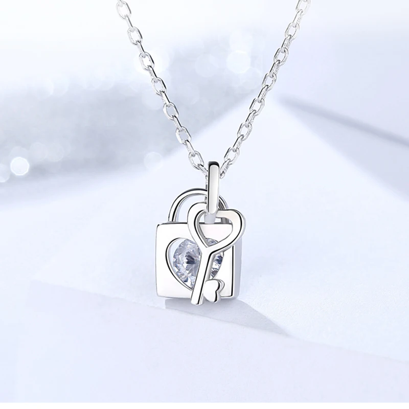 

Ожерелье-подвеска из серебра 925 пробы с модным замком