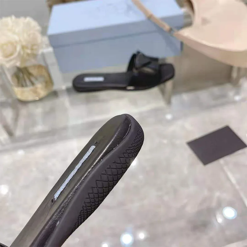 

Summer Ladies Slippers Classic Black Triangle Buckle Flat Leather Cowhide Gentle Goddess Slippers Outdoor Luxury Brand 34-41S