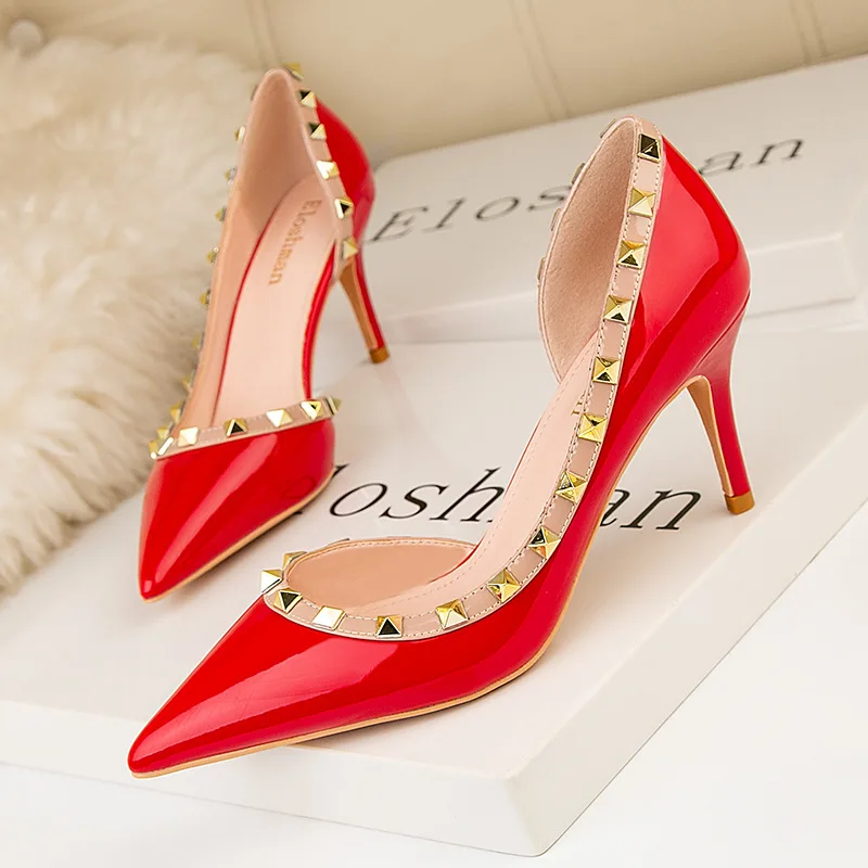 

Women's shoes Spring 2020 fashion rivet stiletto stiletto heels show thin, shallow mouth, pointed sexy side hollowed-out