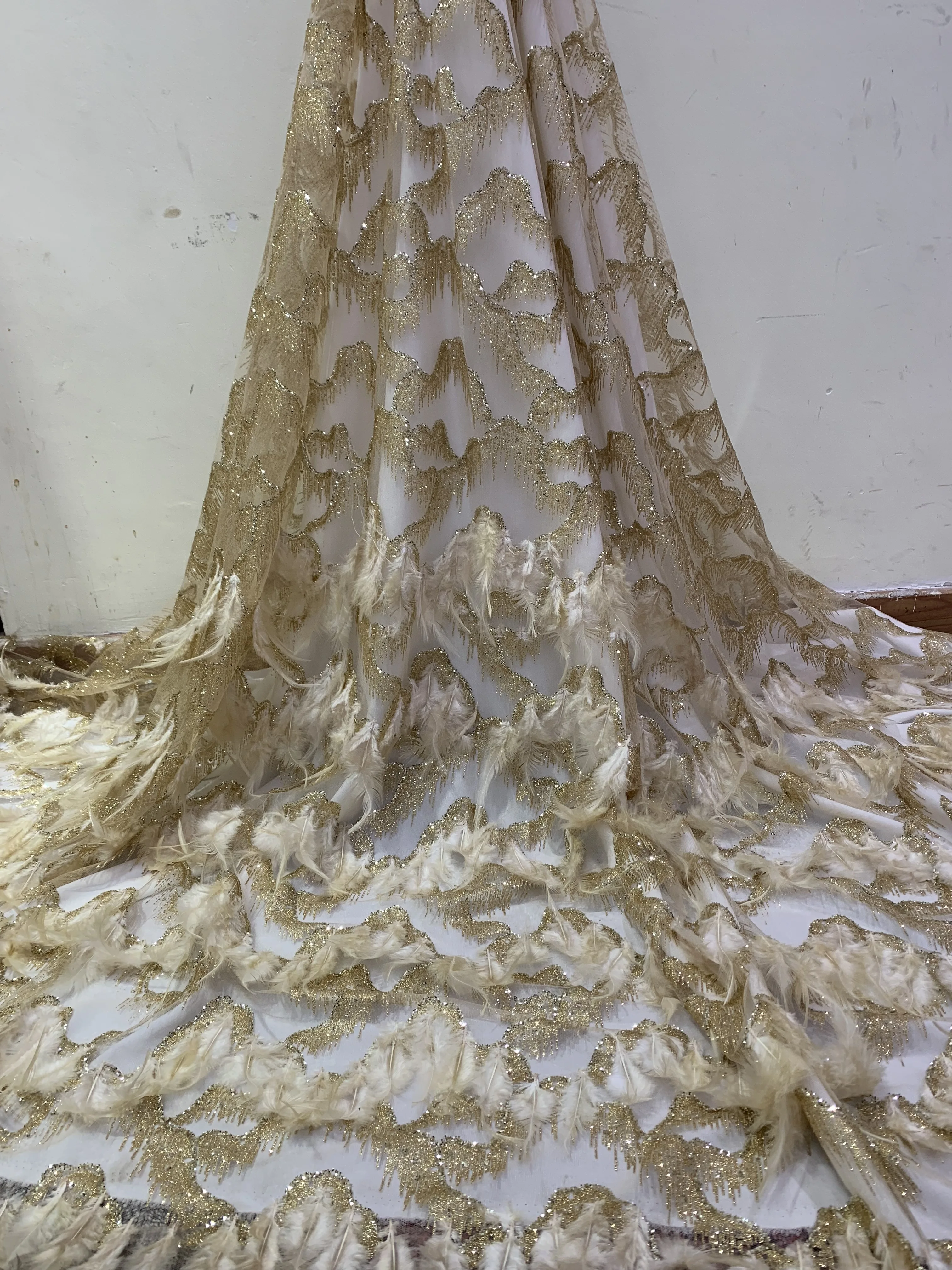 Высококачественная новейшая африканская кружевная ткань с вышивкой перьями