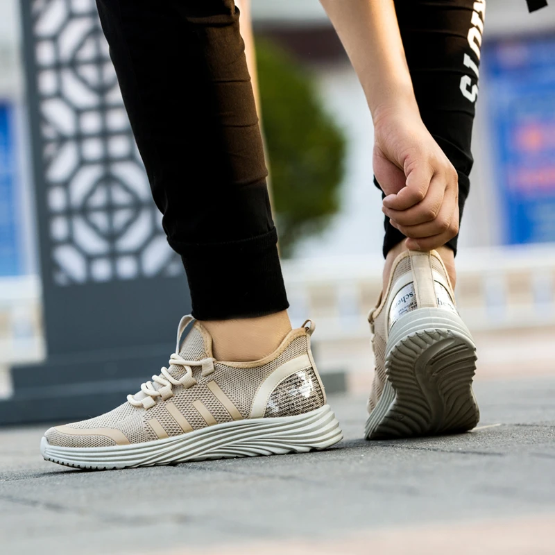 

Men Lightweight Soft Running Shoes Mesh Breathable Sneakers Male Outdoor Sport Moon Landing Shoes Comfortable Wear Resistant