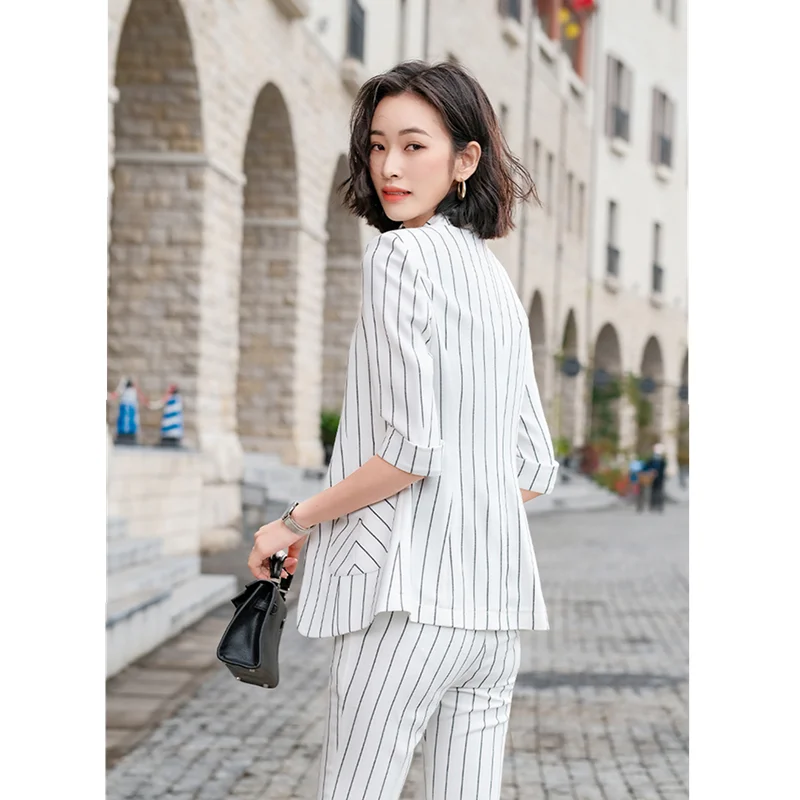 Женский облегающий блейзер в белую полоску черный деловой костюм большого