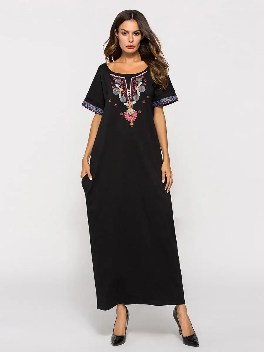 Женское длинное платье с вышивкой коротким рукавом и круглым