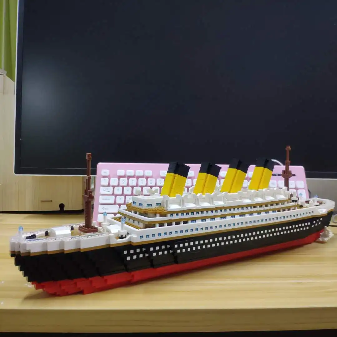 

YZ Titanic Caribbean Pirate Sailing Black Pearl Ship Boat 3D Model Mini Diamond Blocks Bricks Building Toy for Children no box